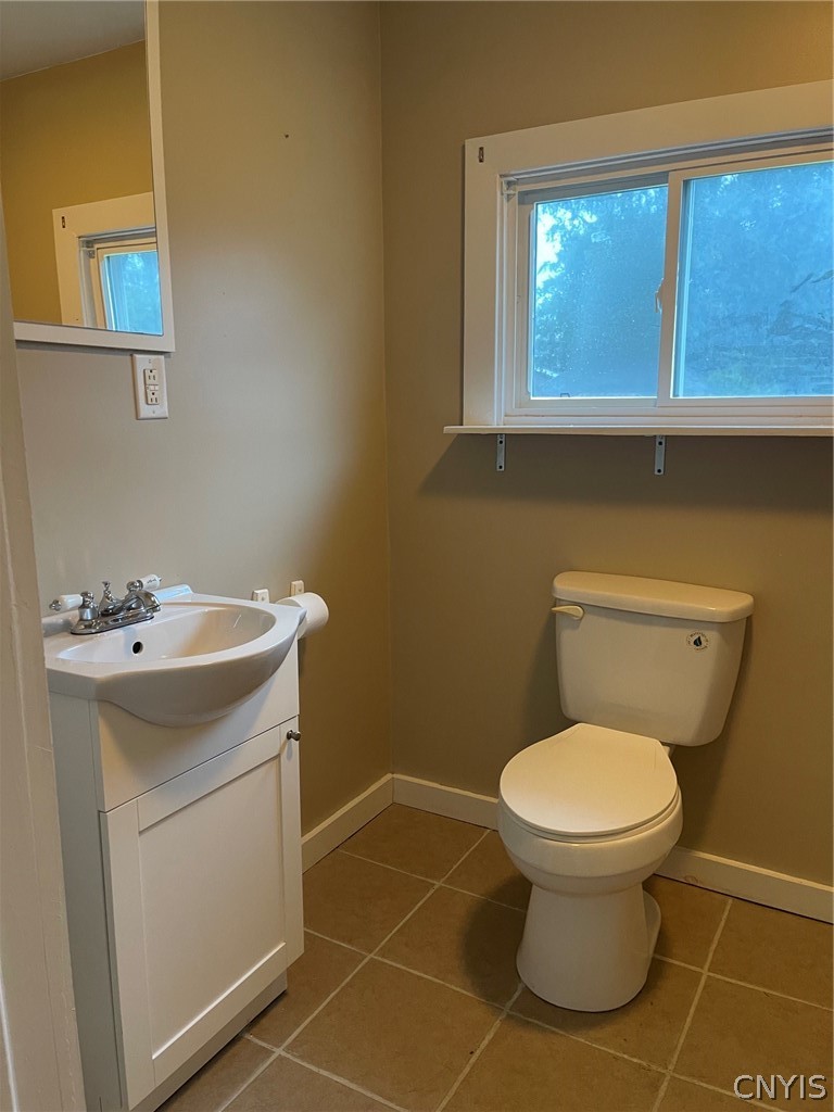 582 Elizabeth Street Oneida, NY 13421 - Photo 22 of 34 Half bath off of the den