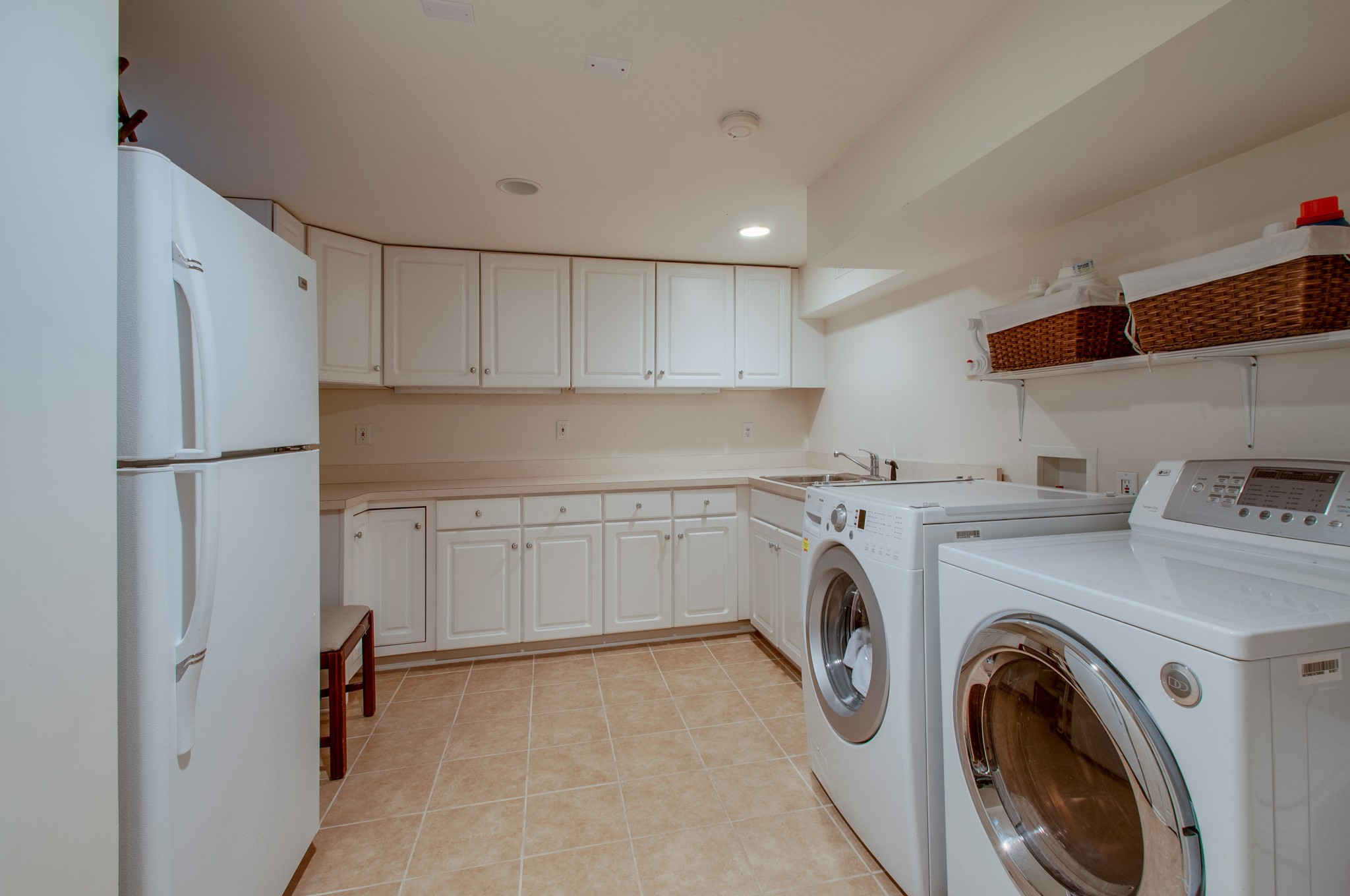 144 Cheek Road Nashville, TN 37205 - Photo 13 of 15 a view of kitchen with washer and dryer