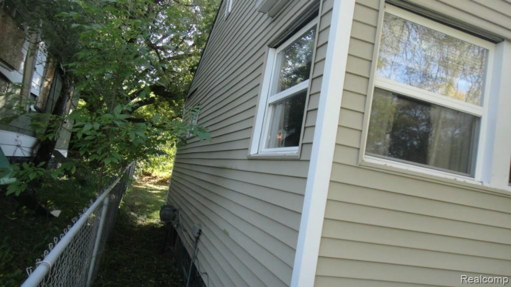 3124 Fleming Road Flint, MI 48504 - Photo 5 of 8 DSC00180.jpg