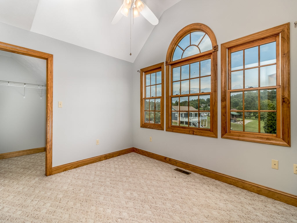 190 Turtle Pointe Bean Station, TN 37708 - Photo 19 of 36 Photo 19