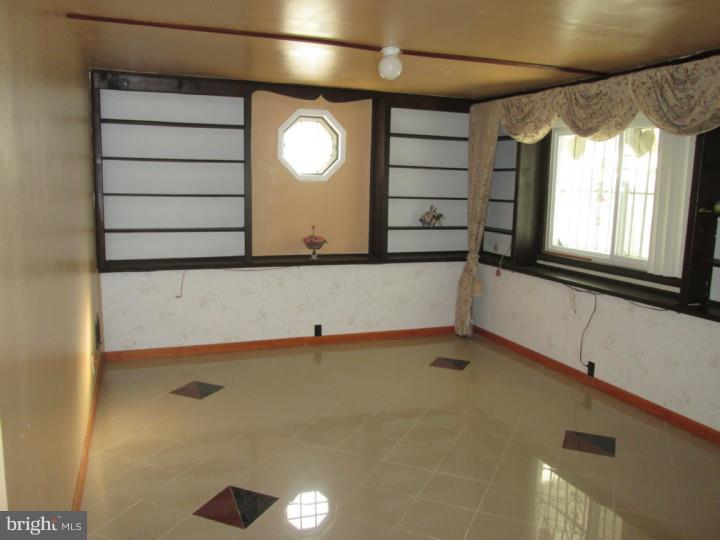 9731 Morefield Road Philadelphia, PA 19115 - Photo 23 of 25 Family Room