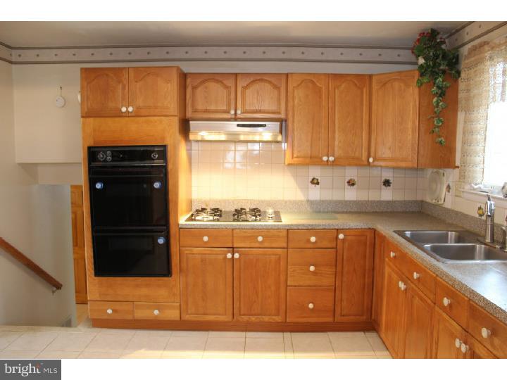 9731 Morefield Road Philadelphia, PA 19115 - Photo 5 of 25 Kitchen