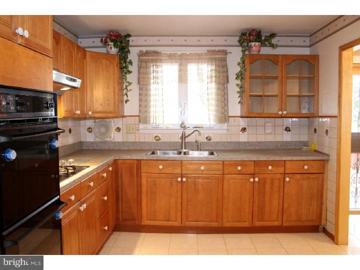 9731 Morefield Road Philadelphia, PA 19115 - Photo 6 of 25 Kitchen