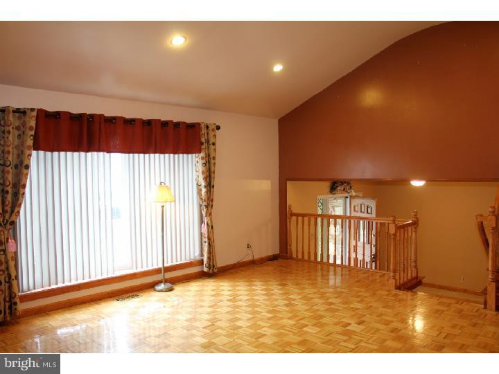 9731 Morefield Road Philadelphia, PA 19115 - Photo 7 of 25 Living Room
