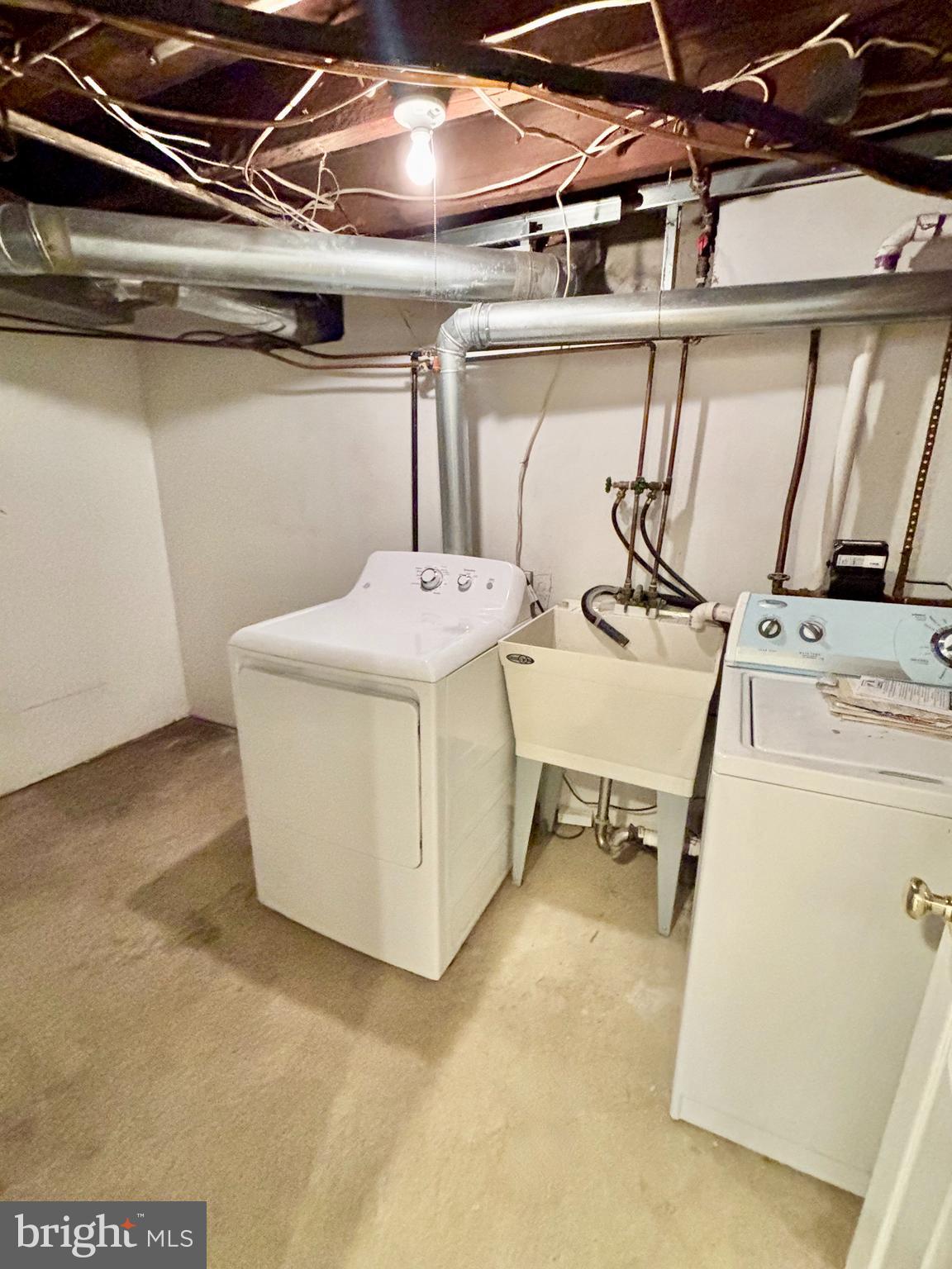 766 Martin Street Philadelphia, PA 19146 - Photo 31 of 35 a utility room with dryer and washer