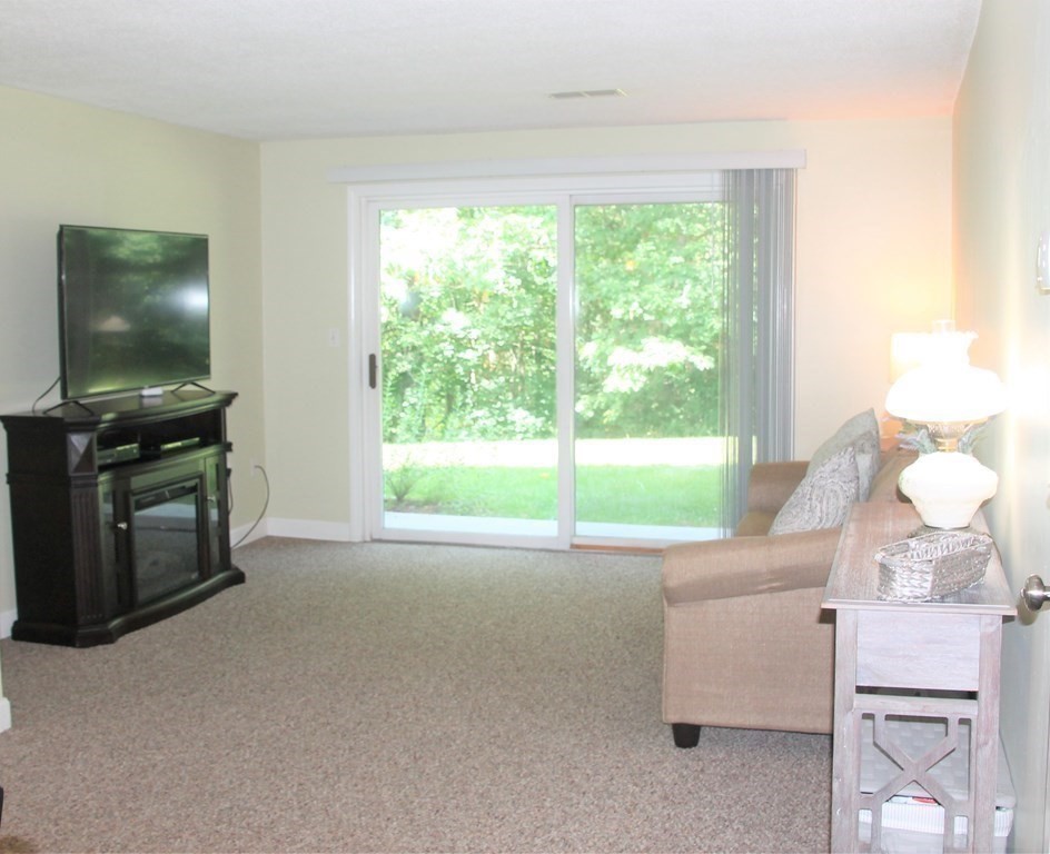 1002 Franklin Crossing Road, Unit 1002 Franklin, MA 02038 - Photo 4 of 24 Gallery Image 4