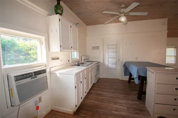 $850 | 306 West Bryan Street, Brenham, TX 77833