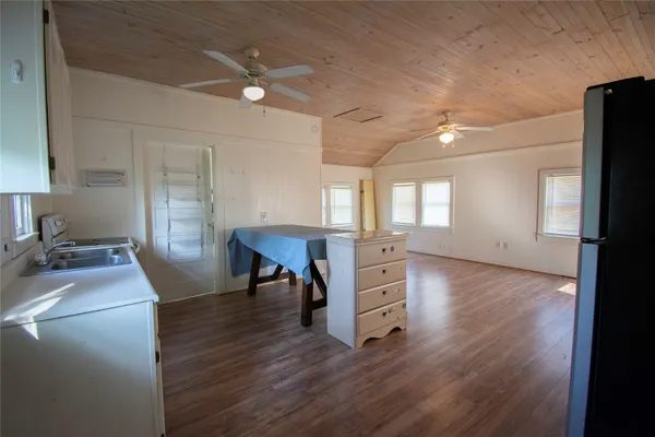 $850 | 306 West Bryan Street, Brenham, TX 77833