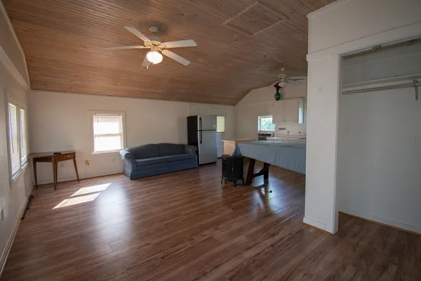 $850 | 306 West Bryan Street, Brenham, TX 77833