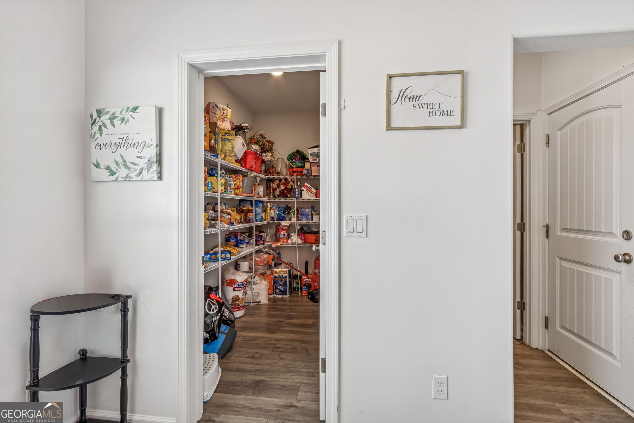 103 Olson Way Kingsland, GA 31548 - Photo 24 of 54 a hallway with painting on the wall and a wall painting