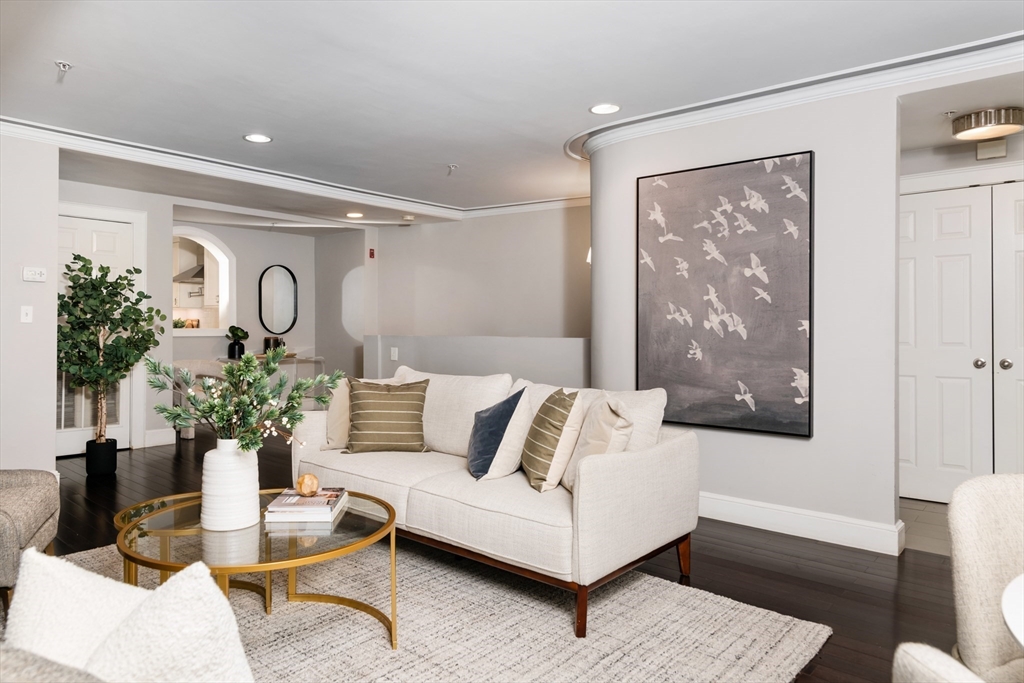 52 Rutland Square, Unit 2 Boston, MA 02118 - Photo 2 of 16 Gallery Image 2