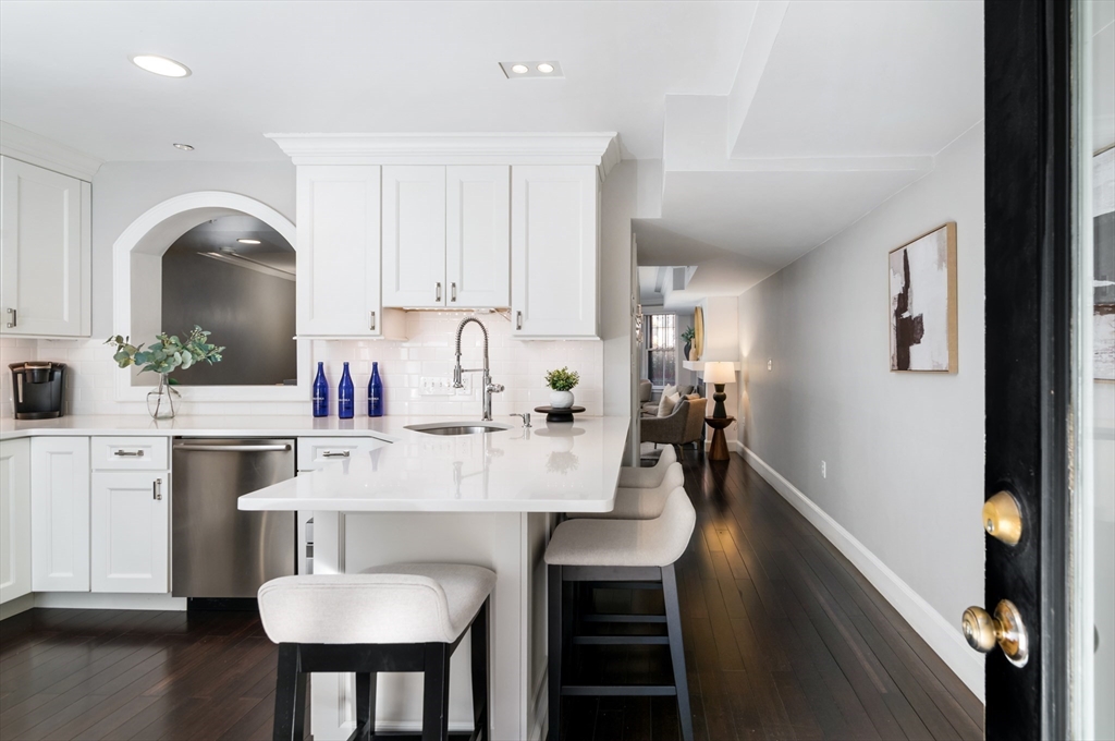 52 Rutland Square, Unit 2 Boston, MA 02118 - Photo 4 of 16 Gallery Image 4