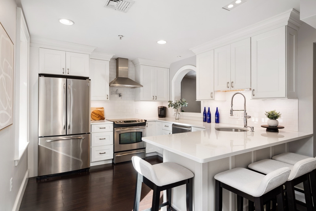 52 Rutland Square, Unit 2 Boston, MA 02118 - Photo 5 of 16 Gallery Image 5