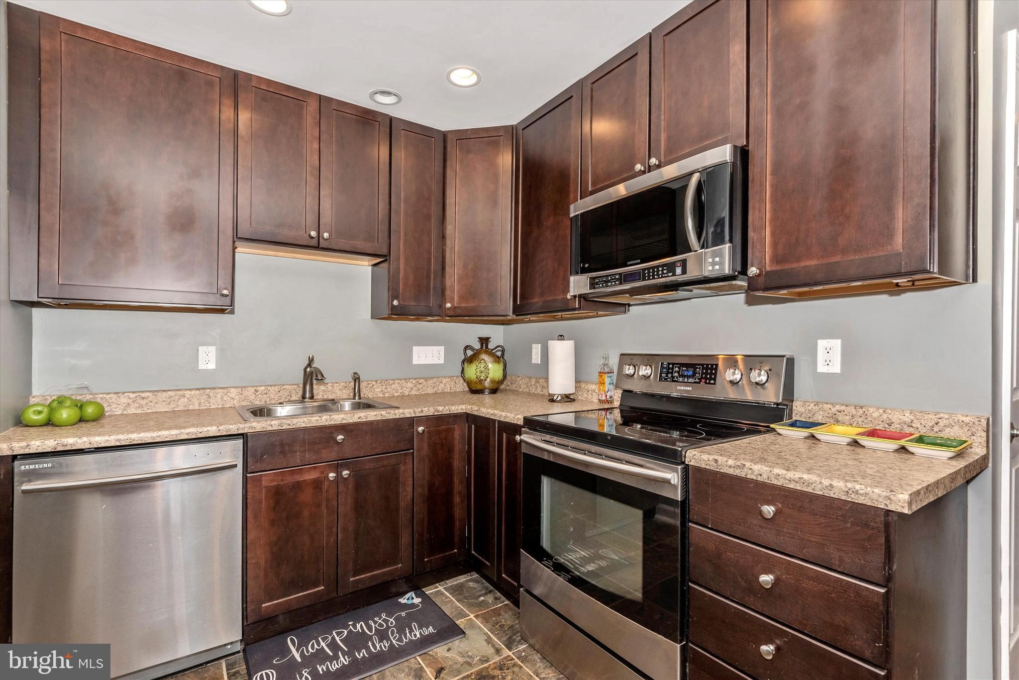 912 Dryden Court Silver Spring, MD 20901 - Photo 11 of 36 Kitchen