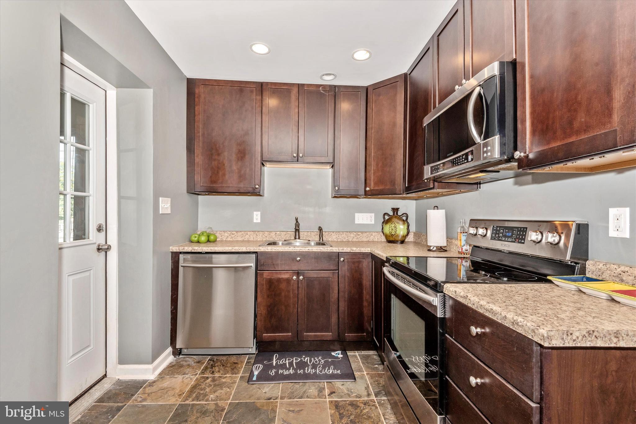 912 Dryden Court Silver Spring, MD 20901 - Photo 10 of 36 Kitchen