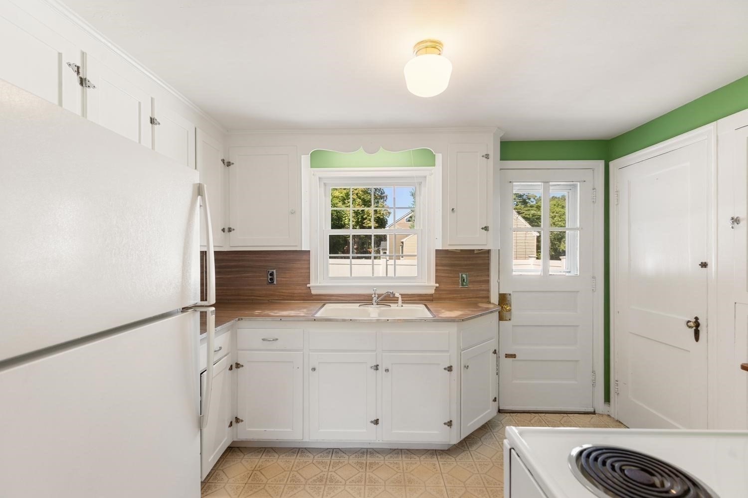 159 Howard Street Reading, MA 01867 - Photo 15 of 26 Gallery Image 15
