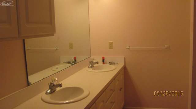 2308 Miller Road Flint, MI 48503 - Photo 9 of 18 21176437-8.JPG