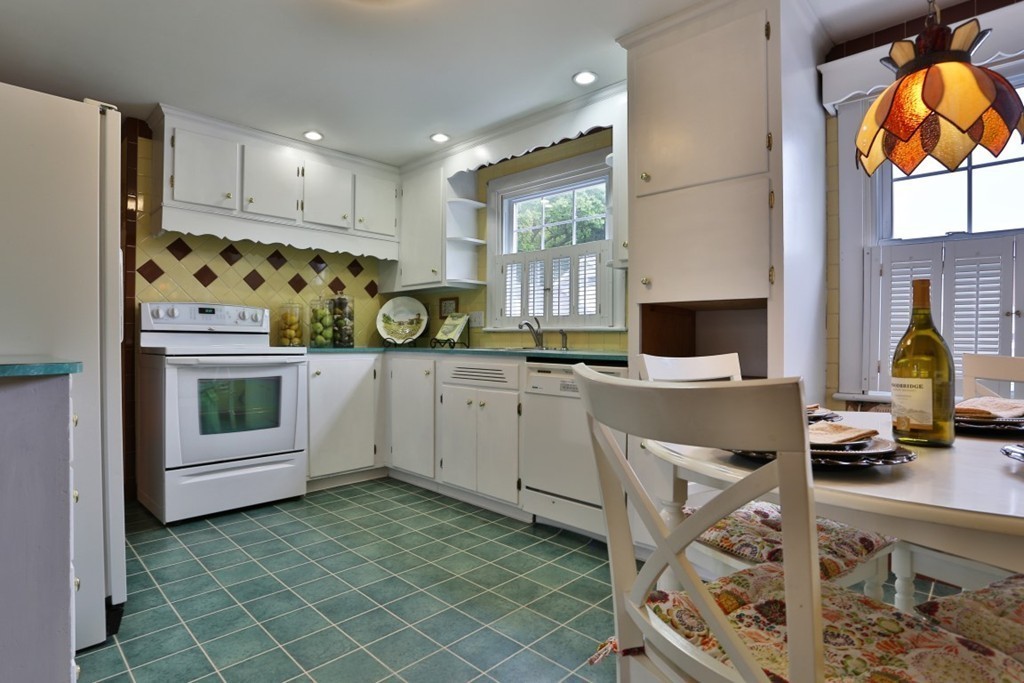 37 Saunders Road Lynn, MA 01904 - Photo 11 of 16 Gallery Image 11