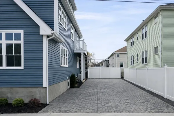 $1,099,900 | 122 Woodruff Avenue, Unit 122, Medford, MA 02155