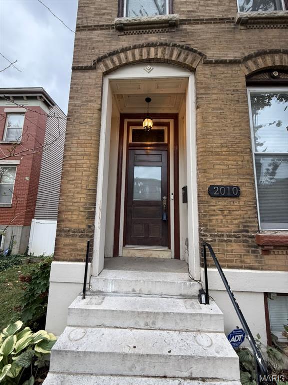 2010 Oregon Avenue St. Louis, MO 63104 - Photo 2 of 27