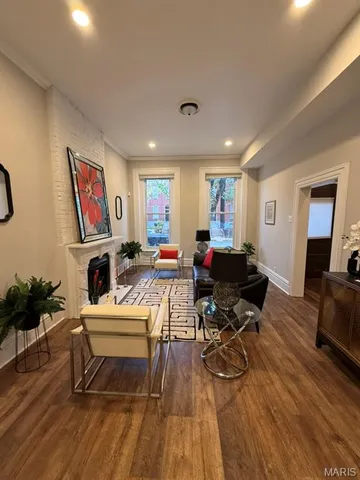 $409,900 | 2010 Oregon Avenue, St. Louis, MO 63104