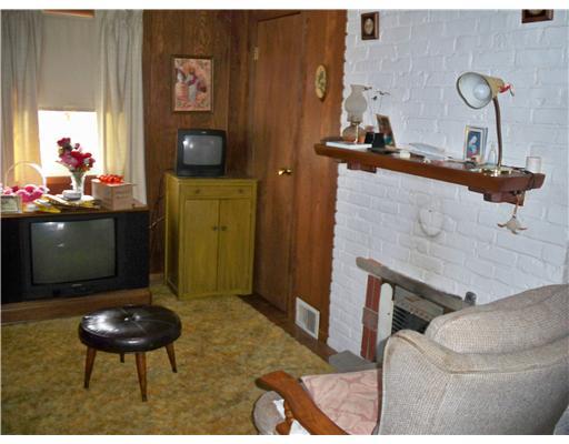 Den/Family/Great Room. The family room was built over the 1 car integral garage. It is the only room that does not have hard wood floors.