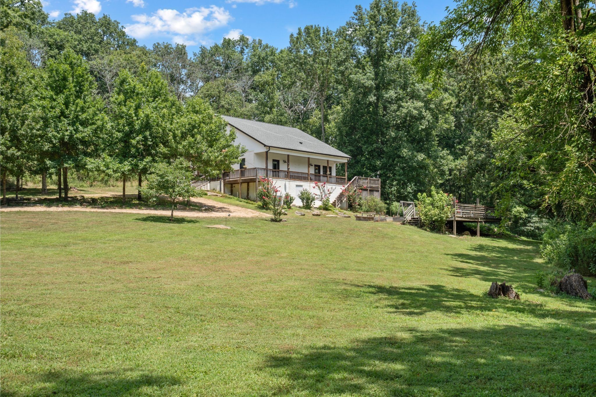 170 Rodeo Drive Columbia, TN 38401 - Photo 42 of 60 a view of a house with a big yard