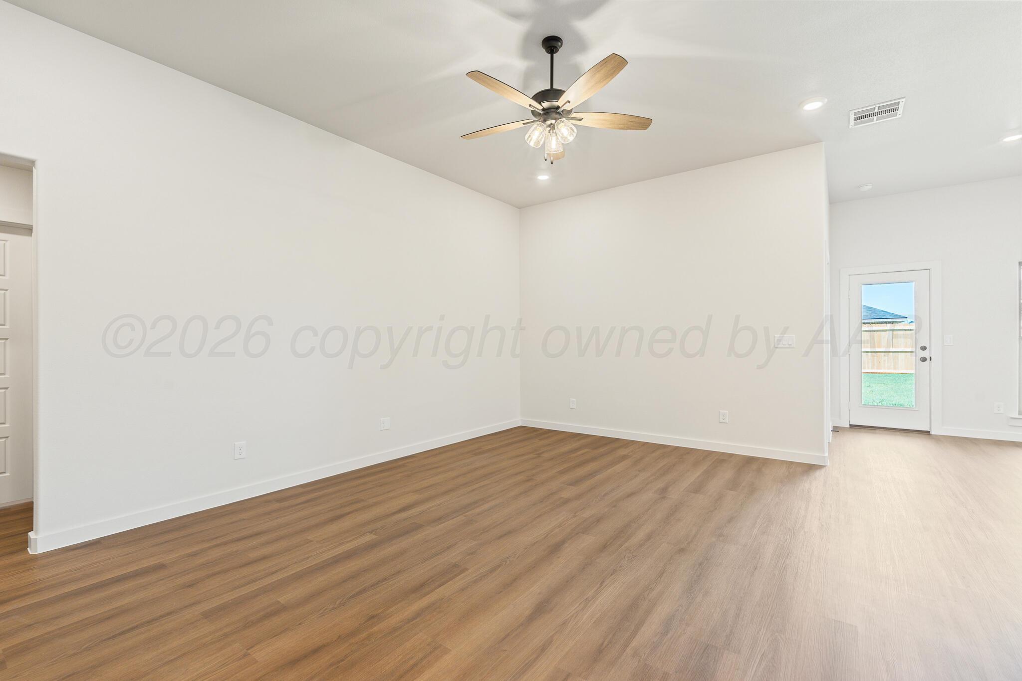9106 Bunkhouse Road Amarillo, TX 79124 - Photo 8 of 31 Living Room