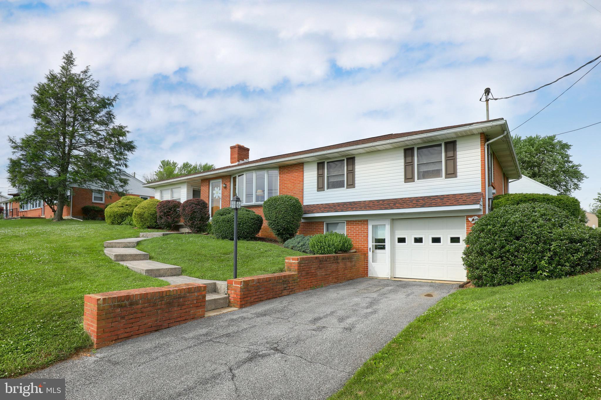 2302 Prescott Road Lebanon, PA 17042 - Photo 3 of 36 Gallery Image 3