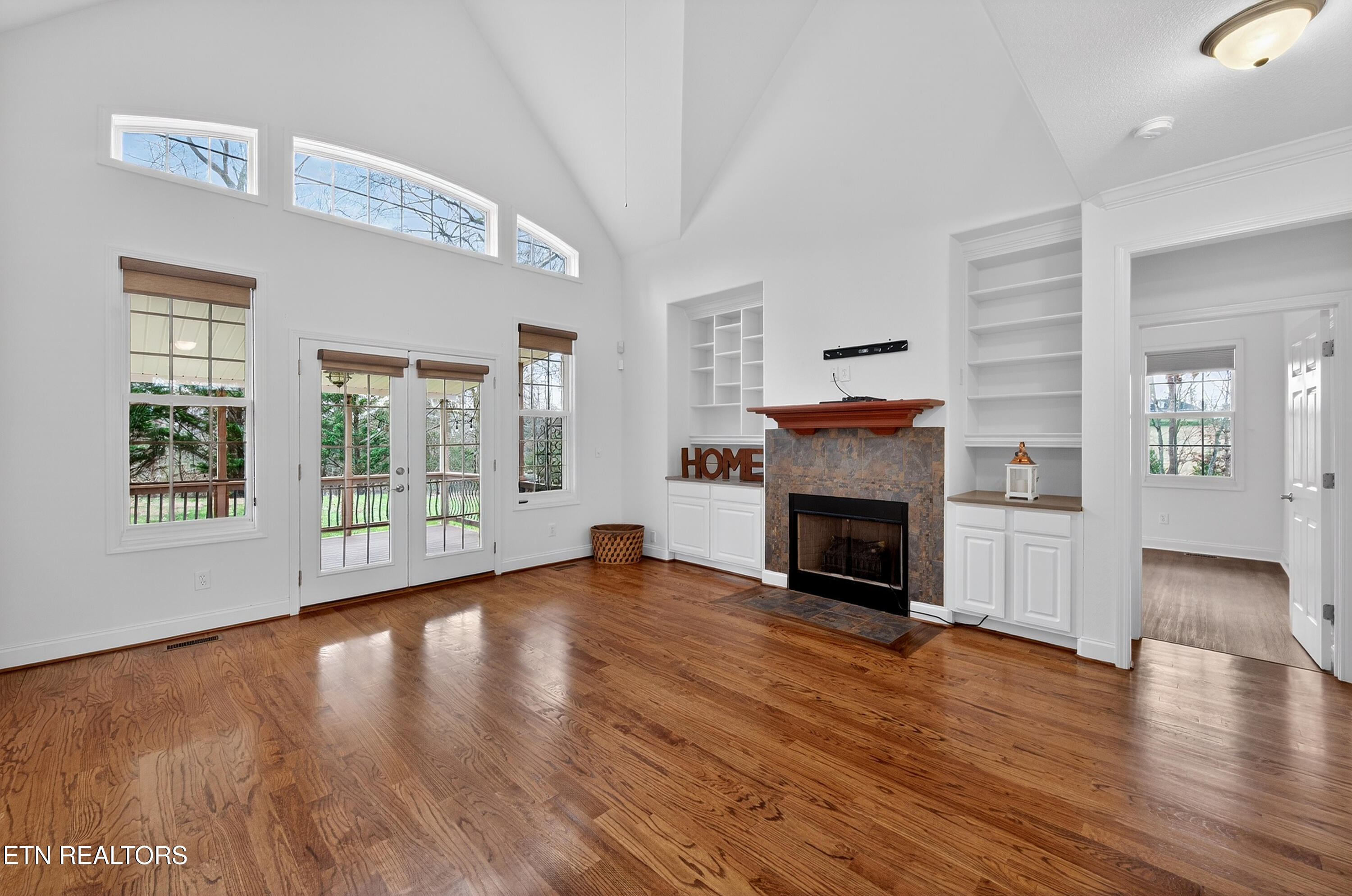 110 St James Lane Clinton, TN 37716 - Photo 11 of 60 Vaulted ceilings