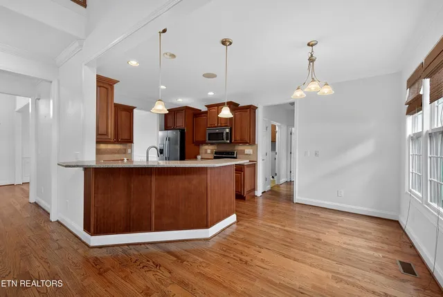 $749,900 | 110 St James Lane, Clinton, TN 37716