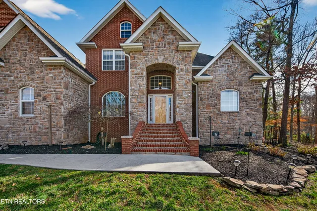 $749,900 | 110 St James Lane, Clinton, TN 37716