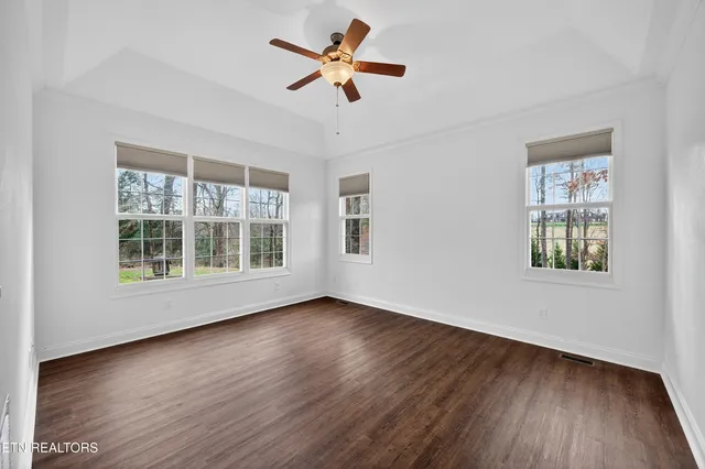 $749,900 | 110 St James Lane, Clinton, TN 37716