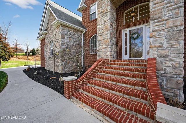 $749,900 | 110 St James Lane, Clinton, TN 37716