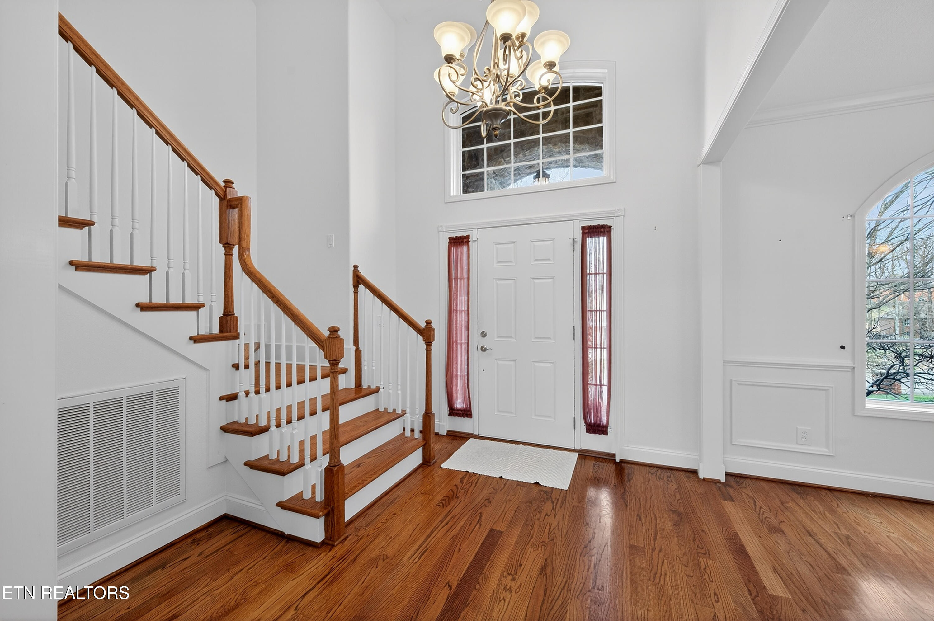 110 St James Lane Clinton, TN 37716 - Photo 9 of 60 Front door