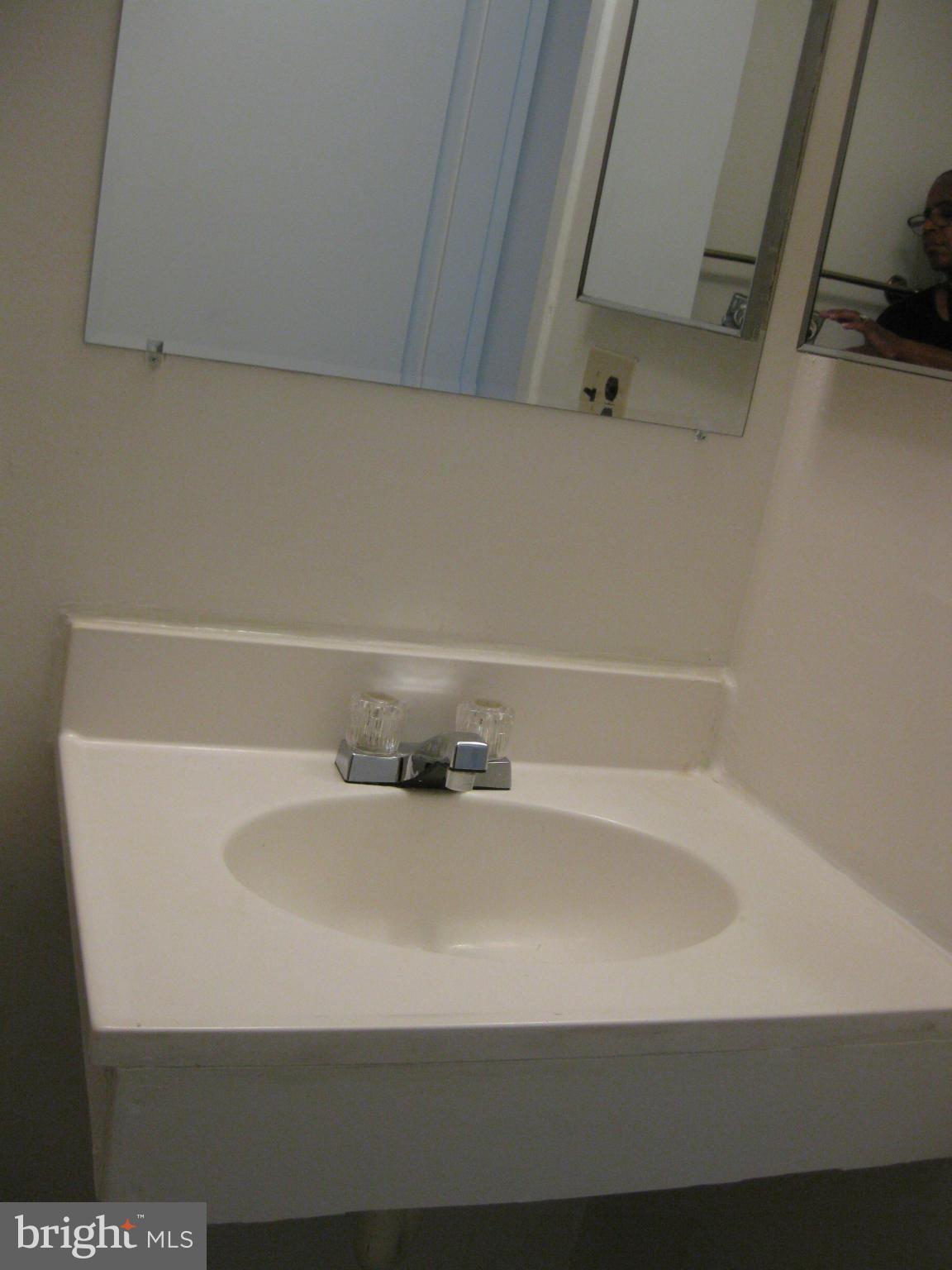 9451 Horizon Run Road, Unit 8E Gaithersburg, MD 20886 - Photo 21 of 30 Bath (Master)