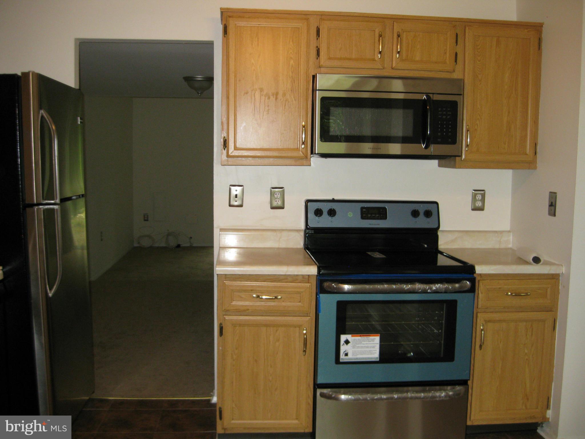 9451 Horizon Run Road, Unit 8E Gaithersburg, MD 20886 - Photo 4 of 30 Kitchen