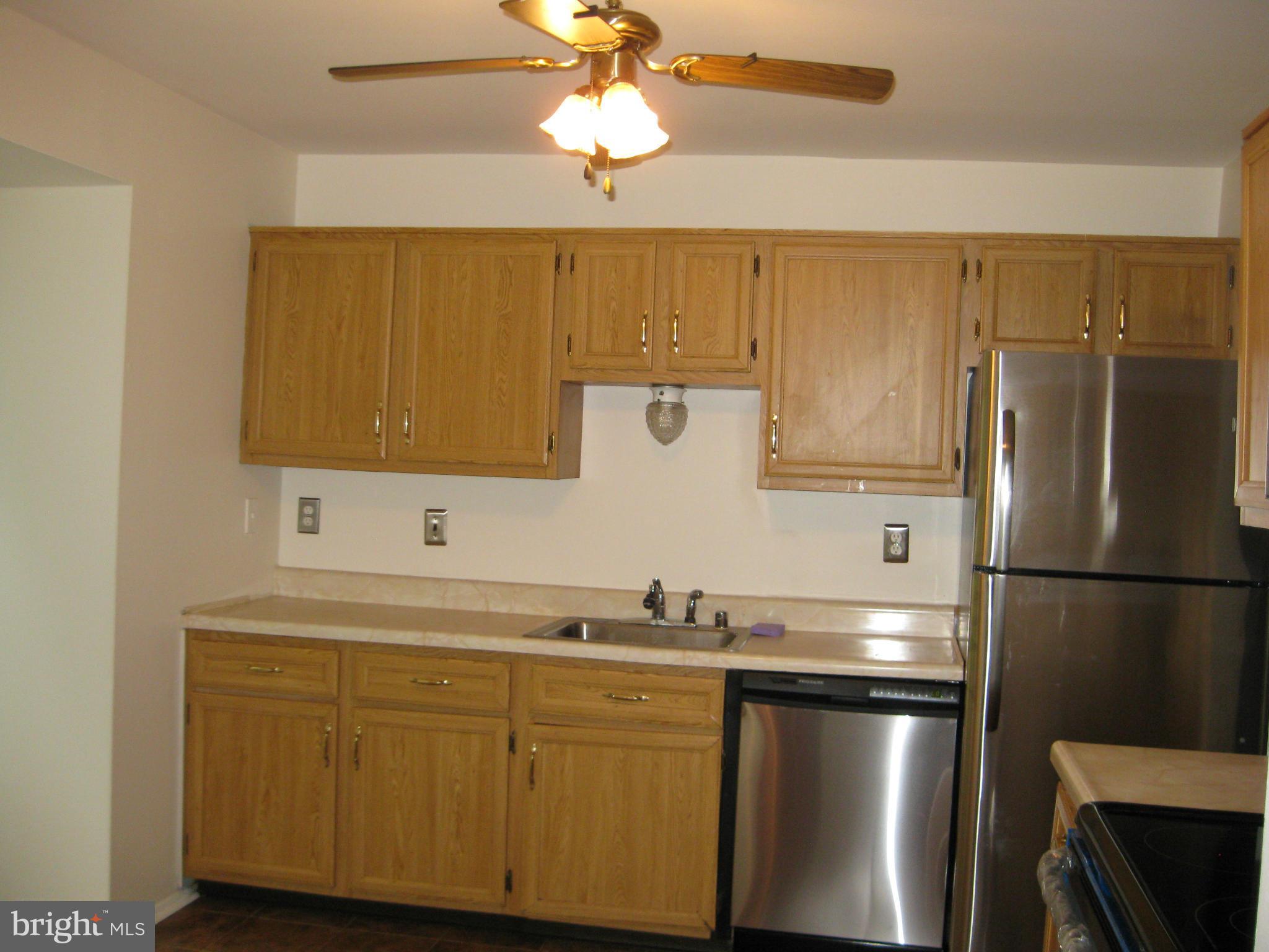 9451 Horizon Run Road, Unit 8E Gaithersburg, MD 20886 - Photo 7 of 30 Kitchen