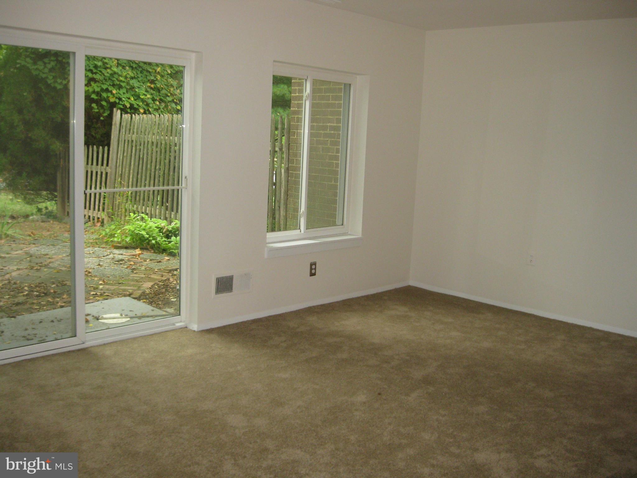 9451 Horizon Run Road, Unit 8E Gaithersburg, MD 20886 - Photo 9 of 30 Living Room