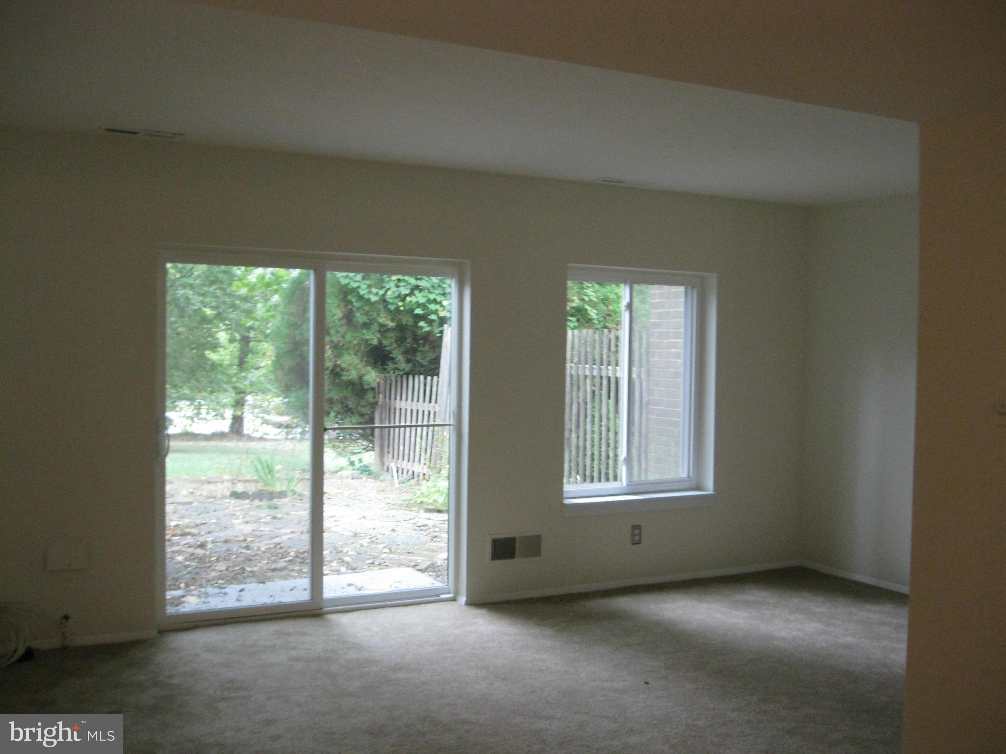 9451 Horizon Run Road, Unit 8E Gaithersburg, MD 20886 - Photo 10 of 30 Living Room