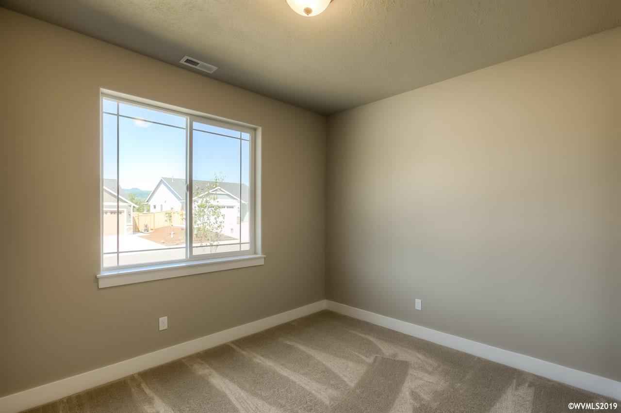 366 Southwest Applegate Trail Drive Dallas, OR 97338 - Photo 5 of 34 Gallery Image 5