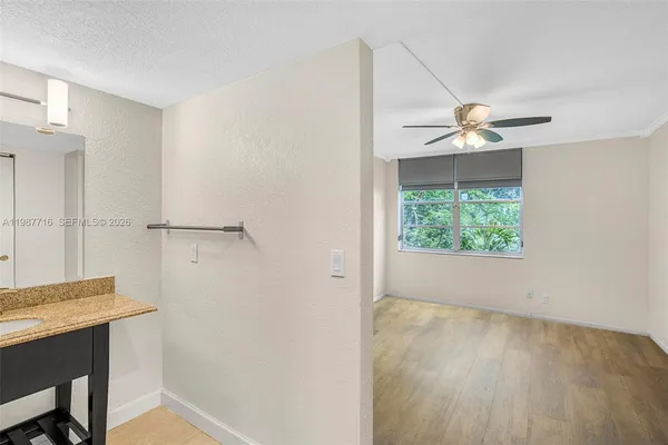 $2,000 | 9450 Live Oak Place, Unit 102, Davie, FL 33324