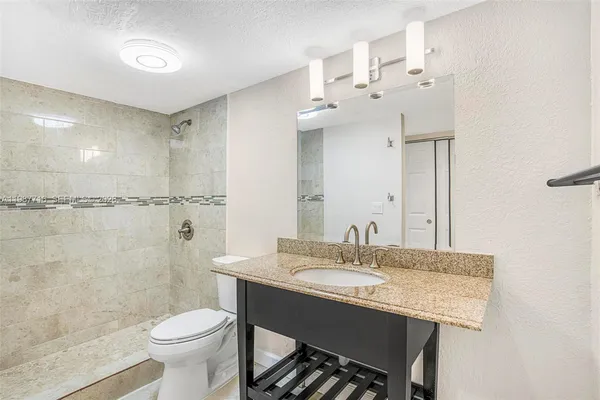 $2,000 | 9450 Live Oak Place, Unit 102, Davie, FL 33324