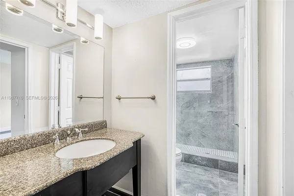 $2,000 | 9450 Live Oak Place, Unit 102, Davie, FL 33324