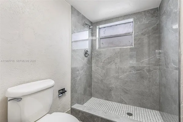 $2,000 | 9450 Live Oak Place, Unit 102, Davie, FL 33324