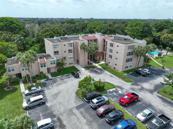 $2,000 | 9450 Live Oak Place, Unit 102, Davie, FL 33324