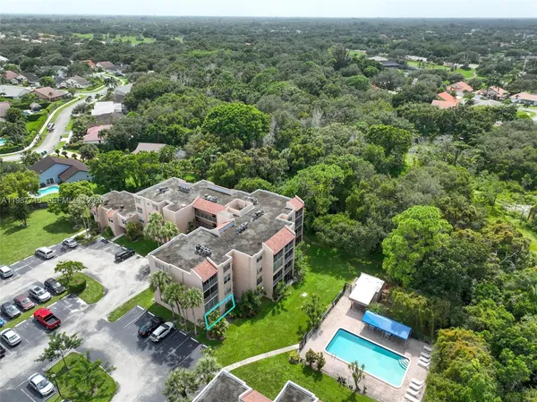$2,000 | 9450 Live Oak Place, Unit 102, Davie, FL 33324