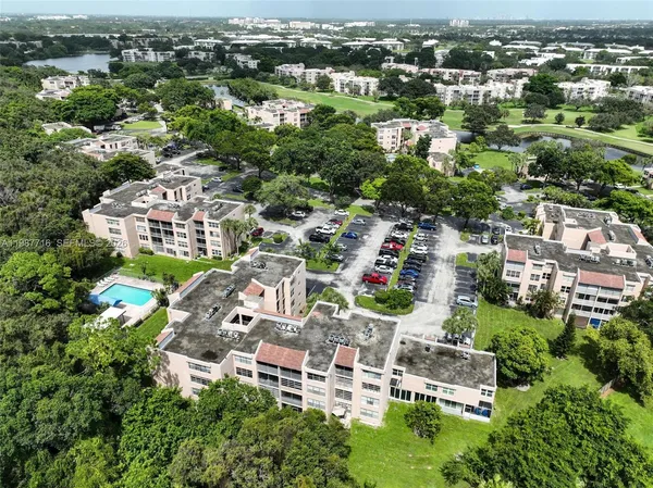 $2,000 | 9450 Live Oak Place, Unit 102, Davie, FL 33324