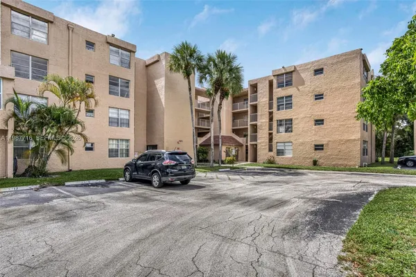 $2,000 | 9450 Live Oak Place, Unit 102, Davie, FL 33324