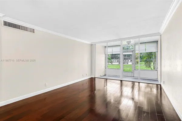 $2,000 | 9450 Live Oak Place, Unit 102, Davie, FL 33324